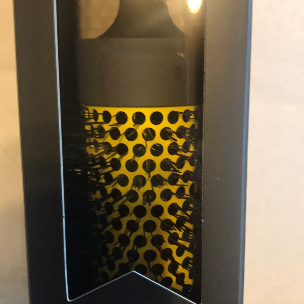 Drybar Full Pint round hairbrush